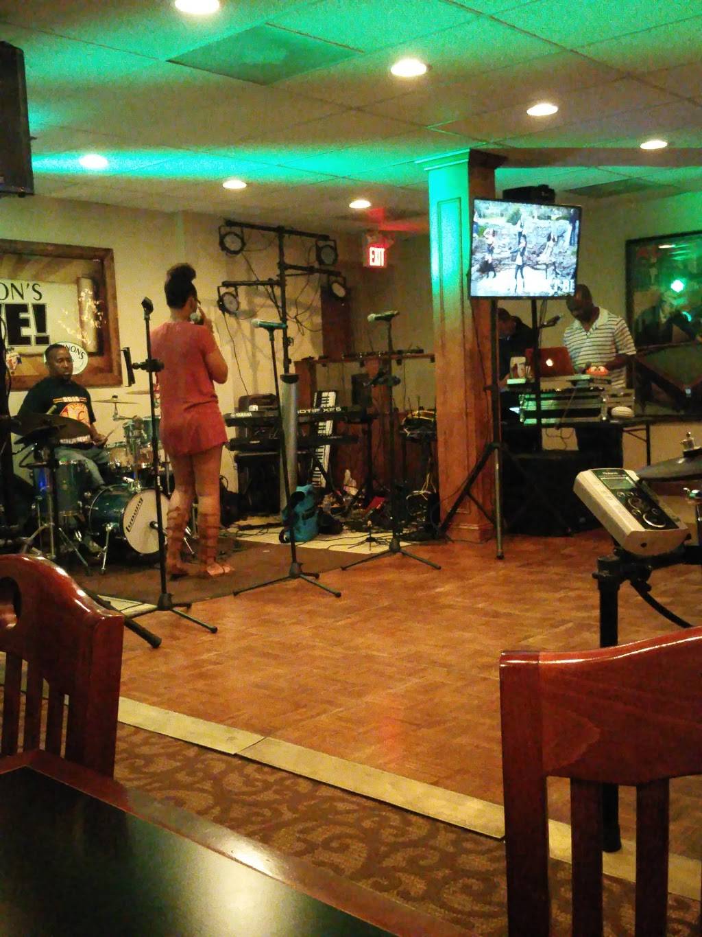 Shannons | restaurant | 2801 Plank Rd, Fredericksburg, VA 22401, USA | 5407868321 OR +1 540-786-8321