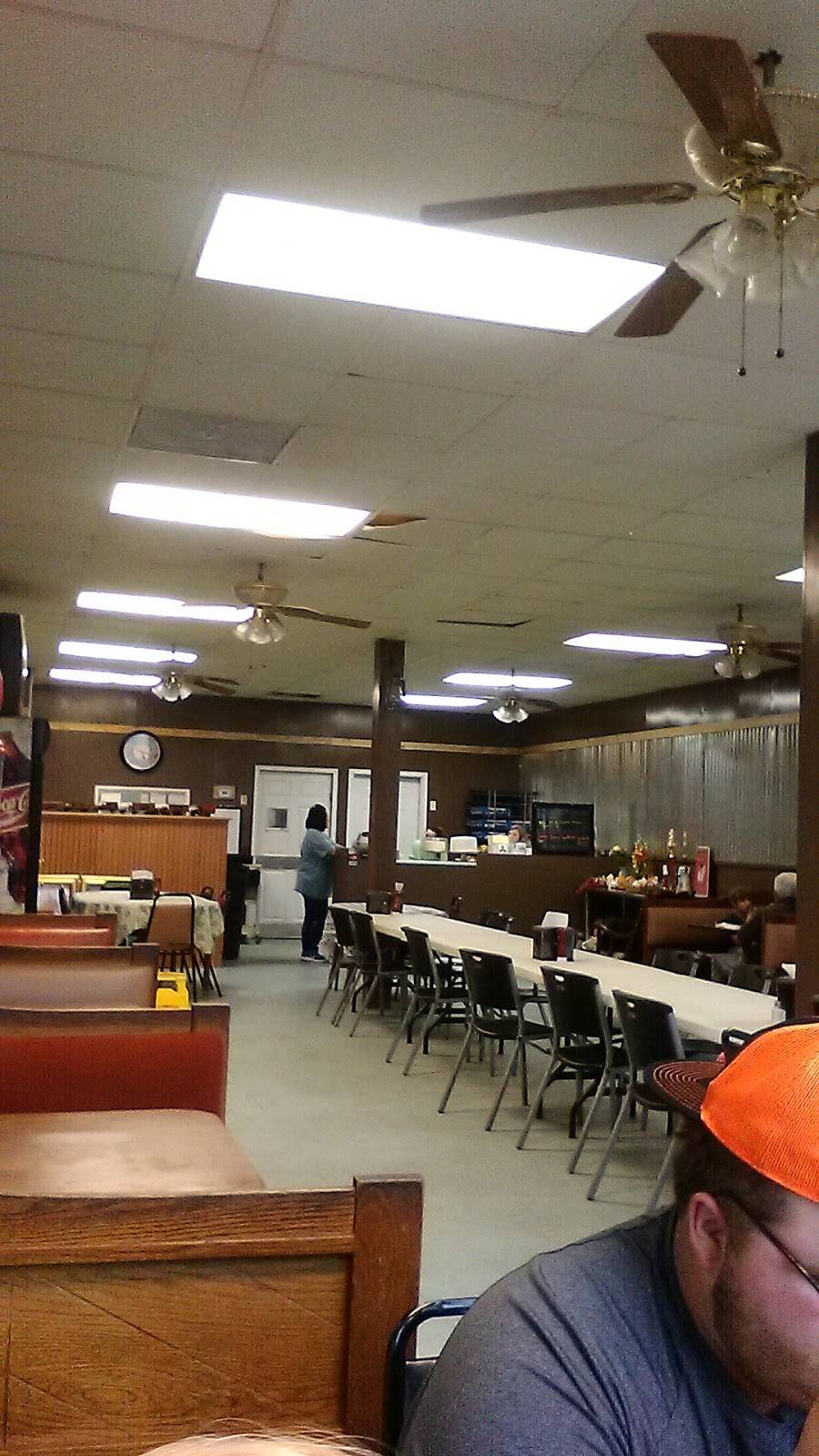 Usrys Diner | restaurant | 28 E Main St, Gibson, GA 30810, USA | 7065983644 OR +1 706-598-3644