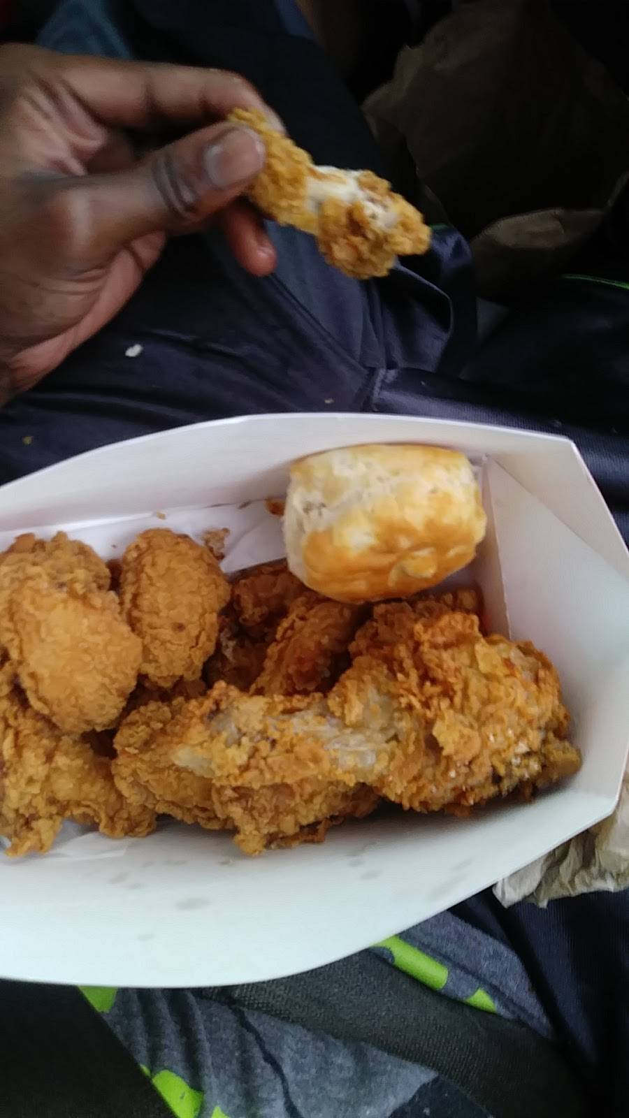 KFC | restaurant | 20285 NW 2nd Ave, North Miami Beach, FL 33169, USA | 3056534405 OR +1 305-653-4405