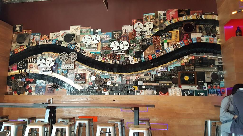 Mellow Mushroom | meal takeaway | 3012 W Cary St, Richmond, VA 23221, USA | 8043708210 OR +1 804-370-8210