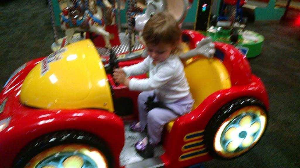 Chuck E. Cheese | restaurant | 1525 S Willow St, Manchester, NH 03103, USA | 6036224488 OR +1 603-622-4488