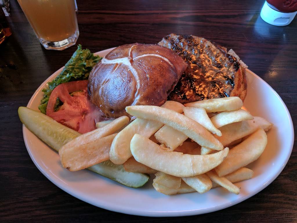 Country House Restaurant | restaurant | 2799 Maple Ave, Lisle, IL 60532, USA | 6309830545 OR +1 630-983-0545