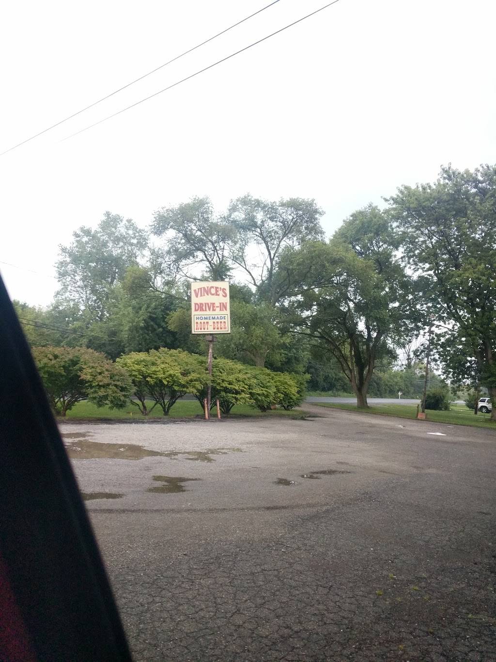 Little Vinnys Drive-in | restaurant | 4228 Pointe Aux Peaux Rd, Newport, MI 48166, USA | 7343843148 OR +1 734-384-3148