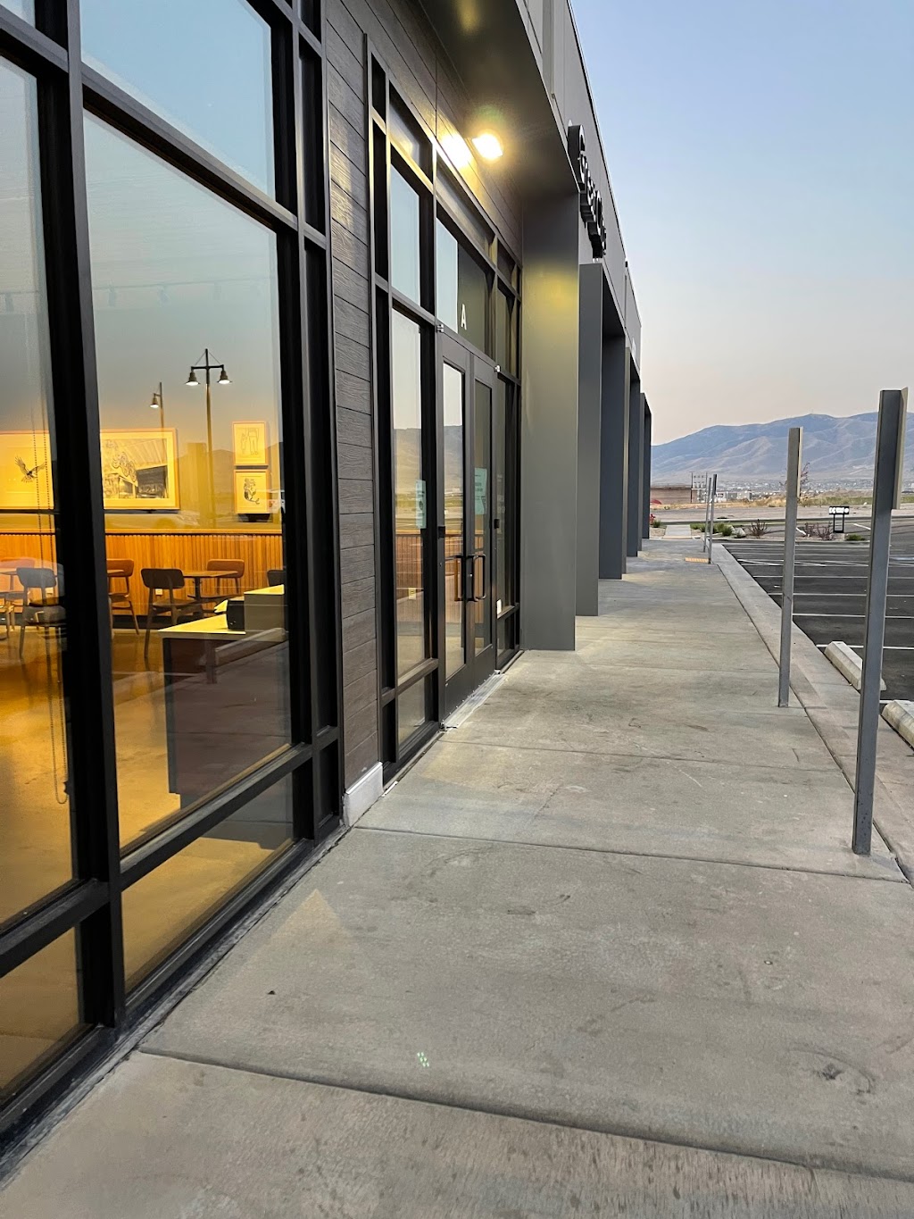 Starbucks | cafe | 153 Crossroads Blvd, Saratoga Springs, UT 84043, USA | 3853863145 OR +1 385-386-3145