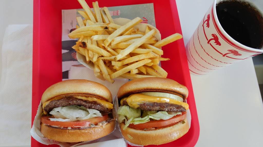 In-N-Out Burger | restaurant | 151 Kern St, Salinas, CA 93905, USA | 8007861000 OR +1 800-786-1000