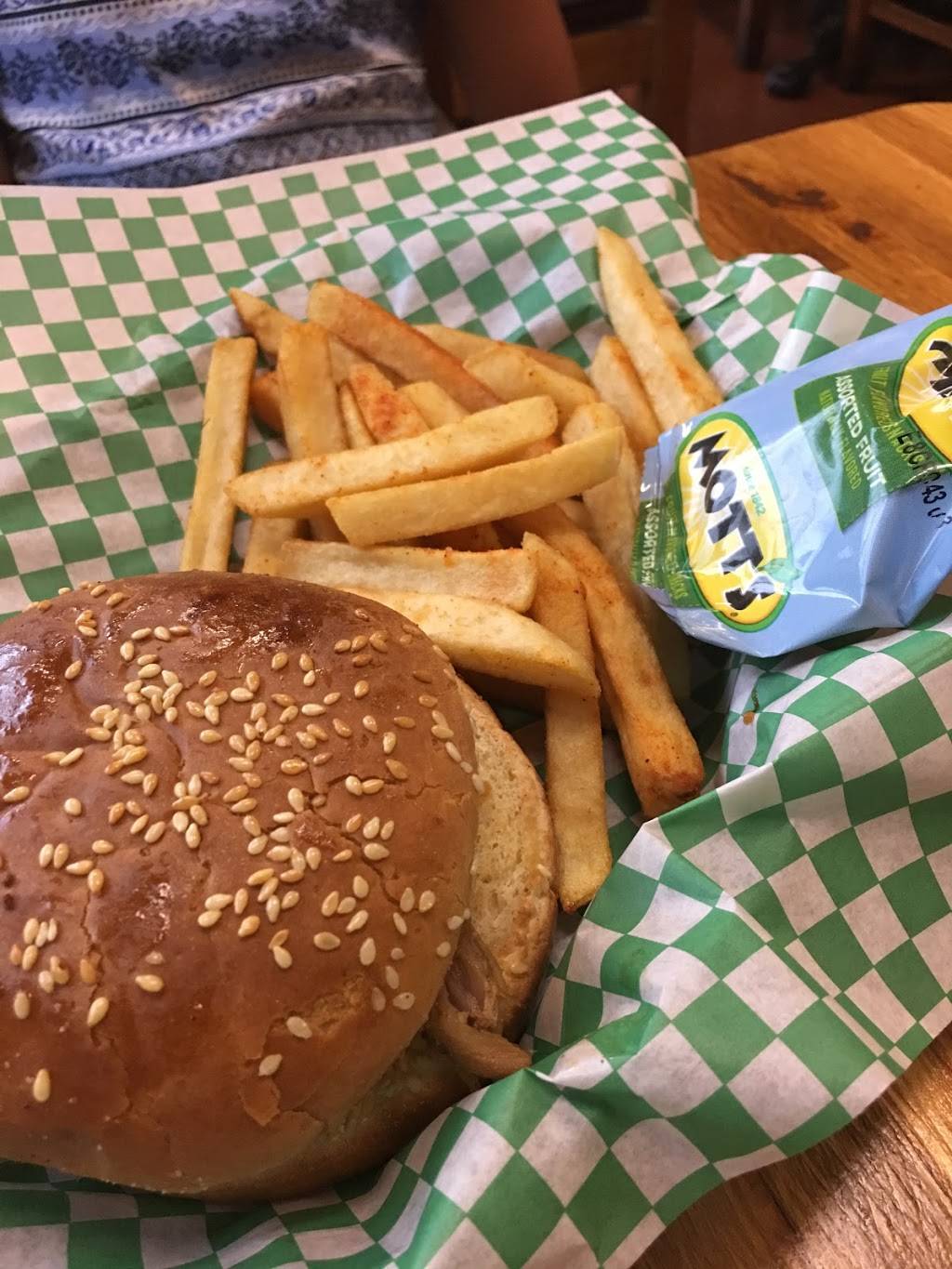 Big Woodys BBQ | restaurant | 1821 Zumbehl Rd, St Charles, MO 63303, USA | 6367244227 OR +1 636-724-4227