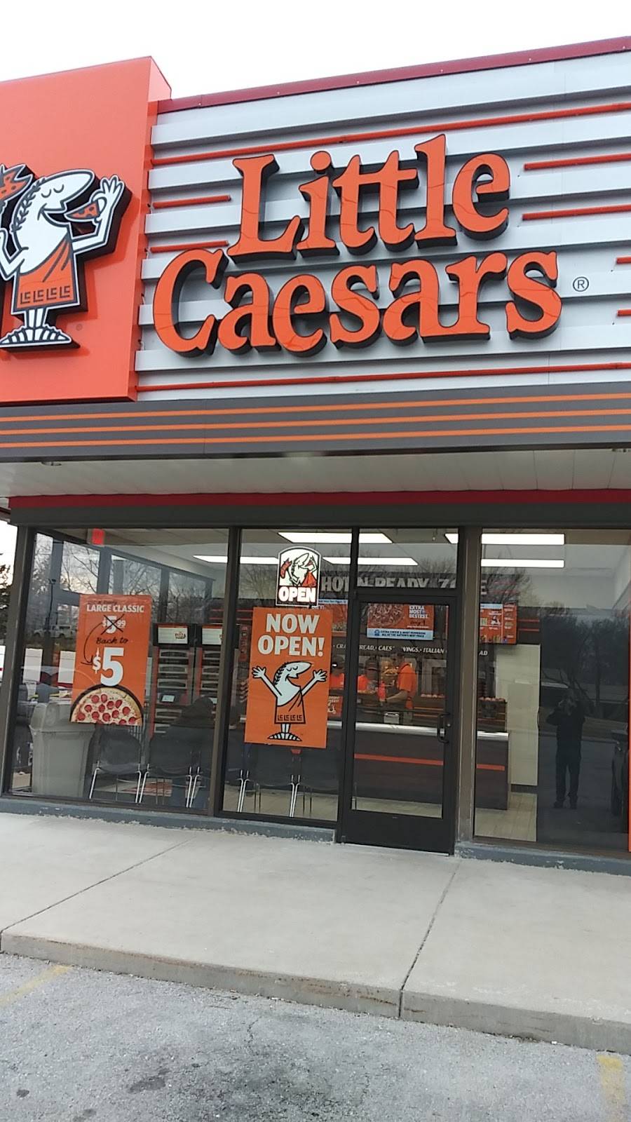 Little Caesars Pizza | meal takeaway | 6700 N Oak Trafficway, Gladstone, MO 64118, USA | 8168328005 OR +1 816-832-8005