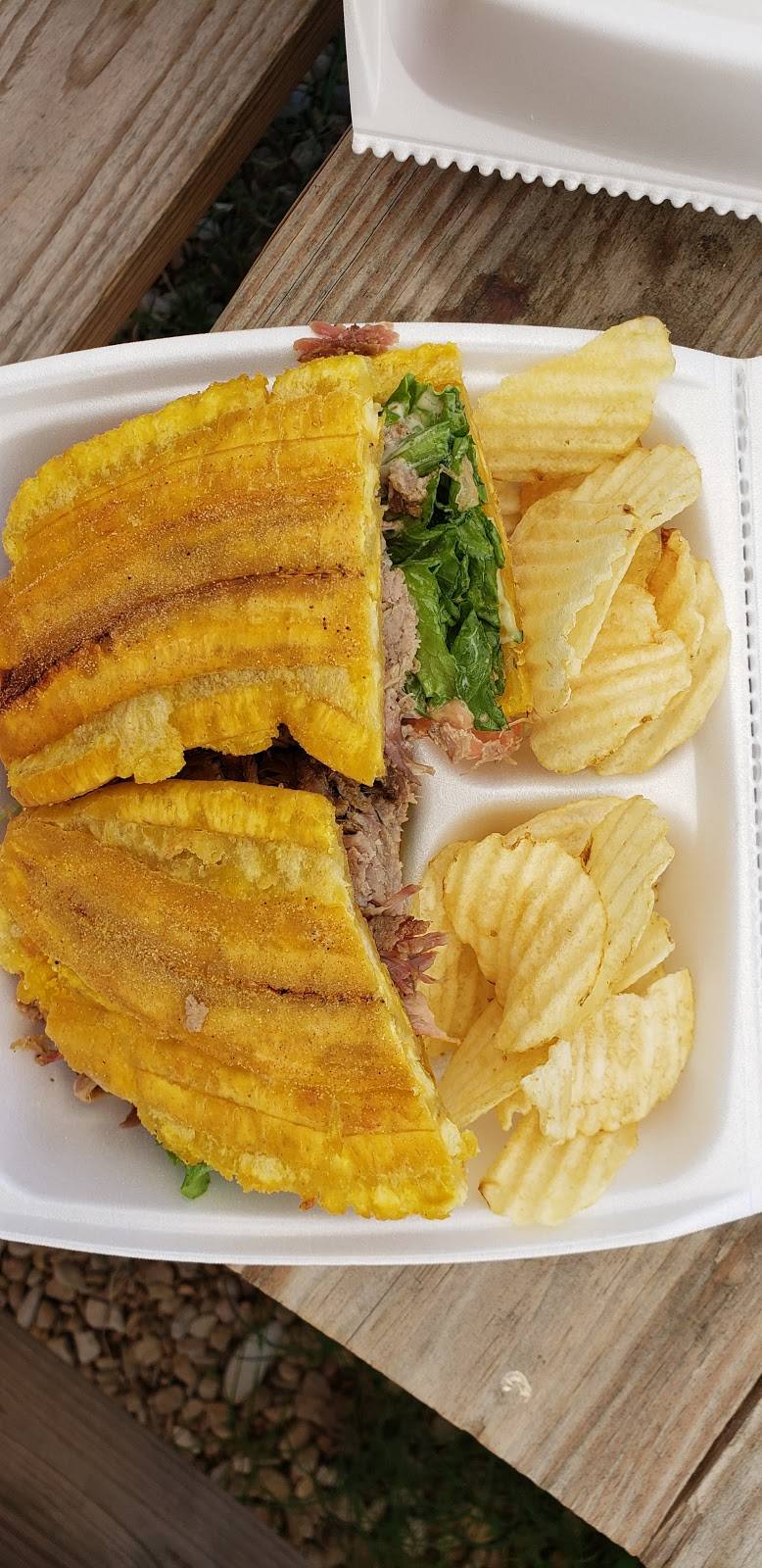 Casita Boriqua | restaurant | 2207 E Cesar Chavez St, Austin, TX 78702, USA | 5125076823 OR +1 512-507-6823