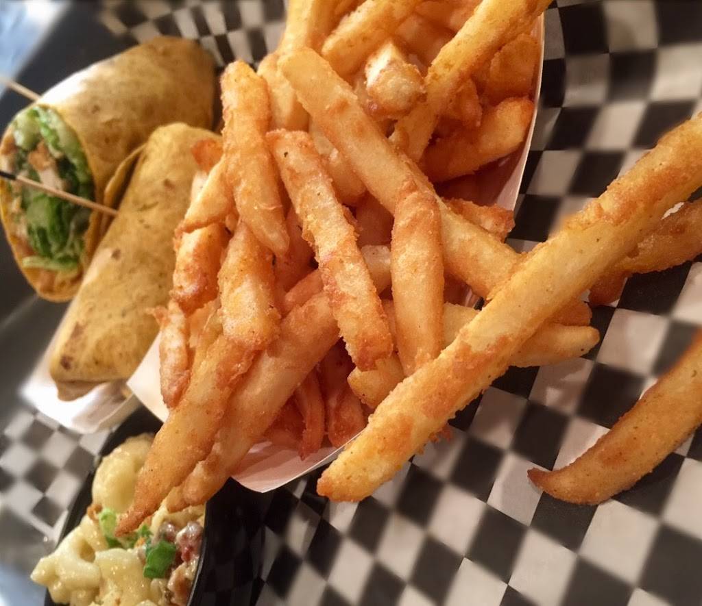 Happy Chicks | restaurant | 214 E 6th St, Austin, TX 78701, USA | 5124690002 OR +1 512-469-0002