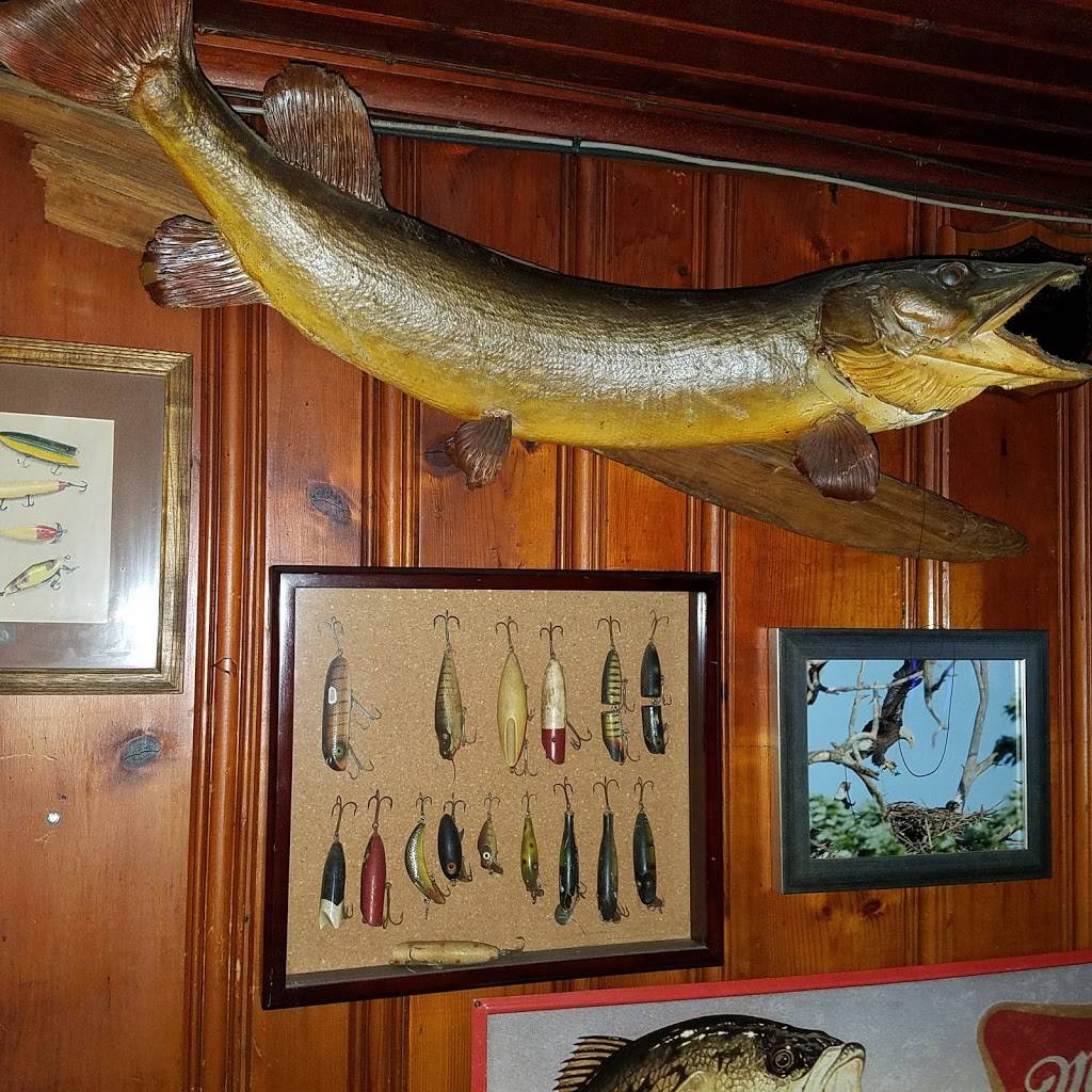 Hermanns Rest A While | restaurant | 300 Center St, Port Barrington, IL 60010, USA | 8476399644 OR +1 847-639-9644