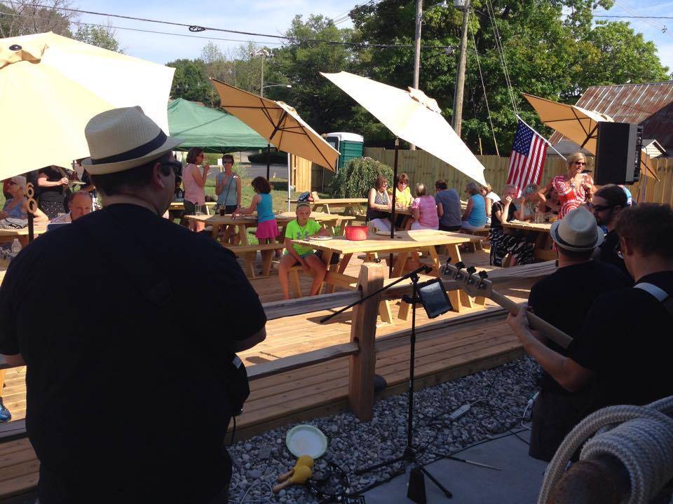 Lake Ann Brewing Company | restaurant | 6535 First St, Lake Ann, MI 49650, USA | 2316402327 OR +1 231-640-2327