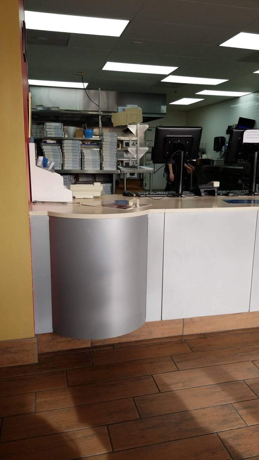 Dominos Pizza | meal delivery | 20200 US Highway 18 Ste D, Apple Valley, CA 92307, USA | 7609462323 OR +1 760-946-2323