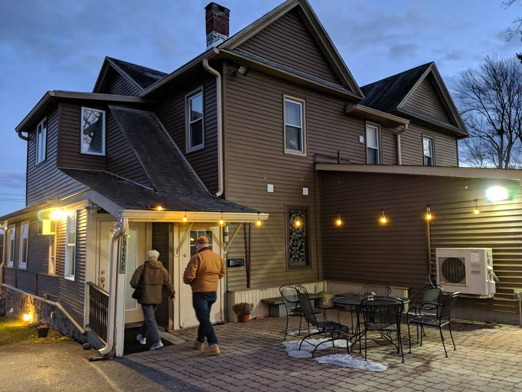 Bottoms Up | restaurant | 1965 NY-284, Slate Hill, NY 10973, USA | 8453552886 OR +1 845-355-2886