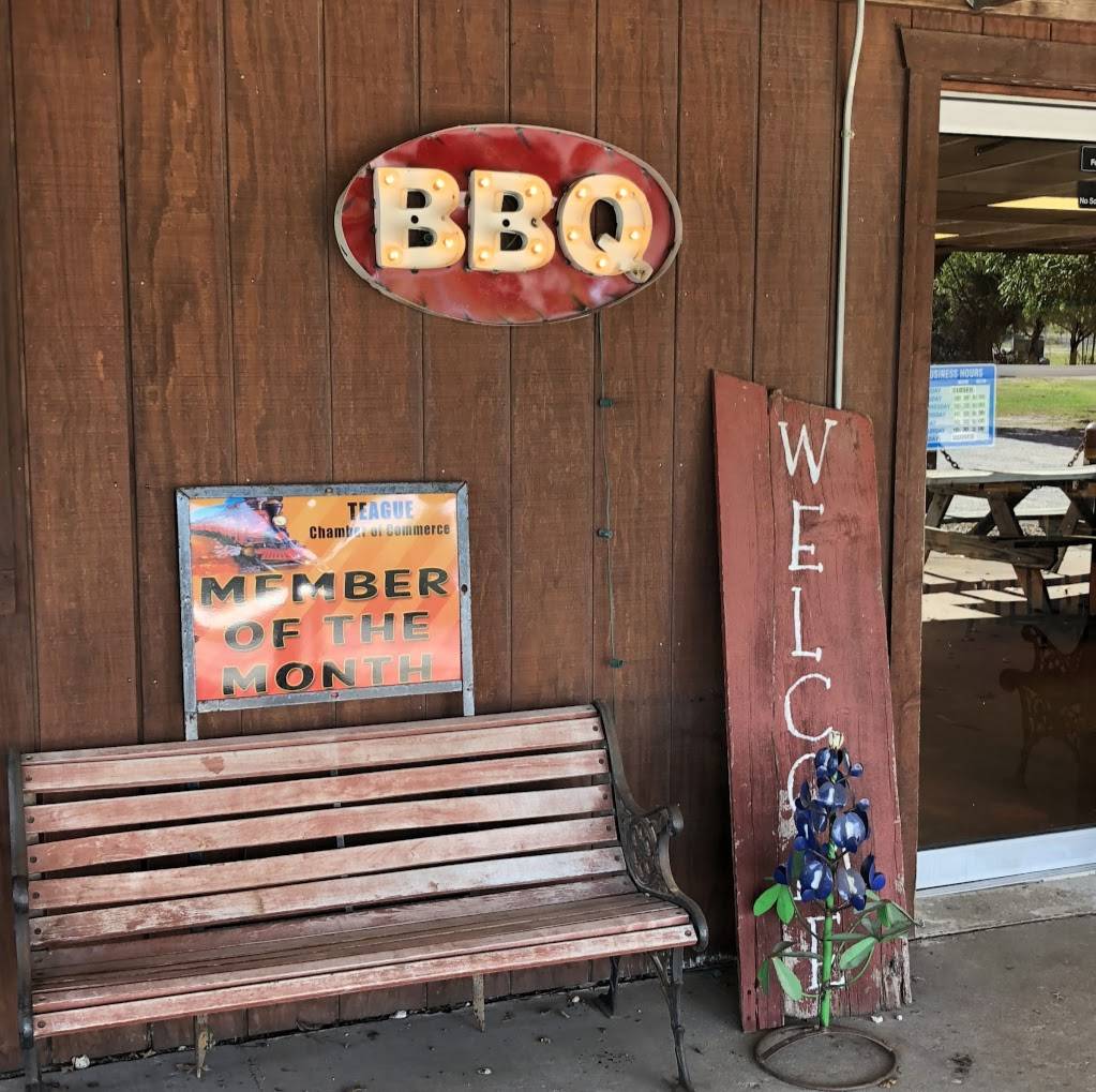 Old West Chuck Wagon BBQ | restaurant | 950 US Hwy 84 W, Teague, TX 75860, USA | 2547393102 OR +1 254-739-3102