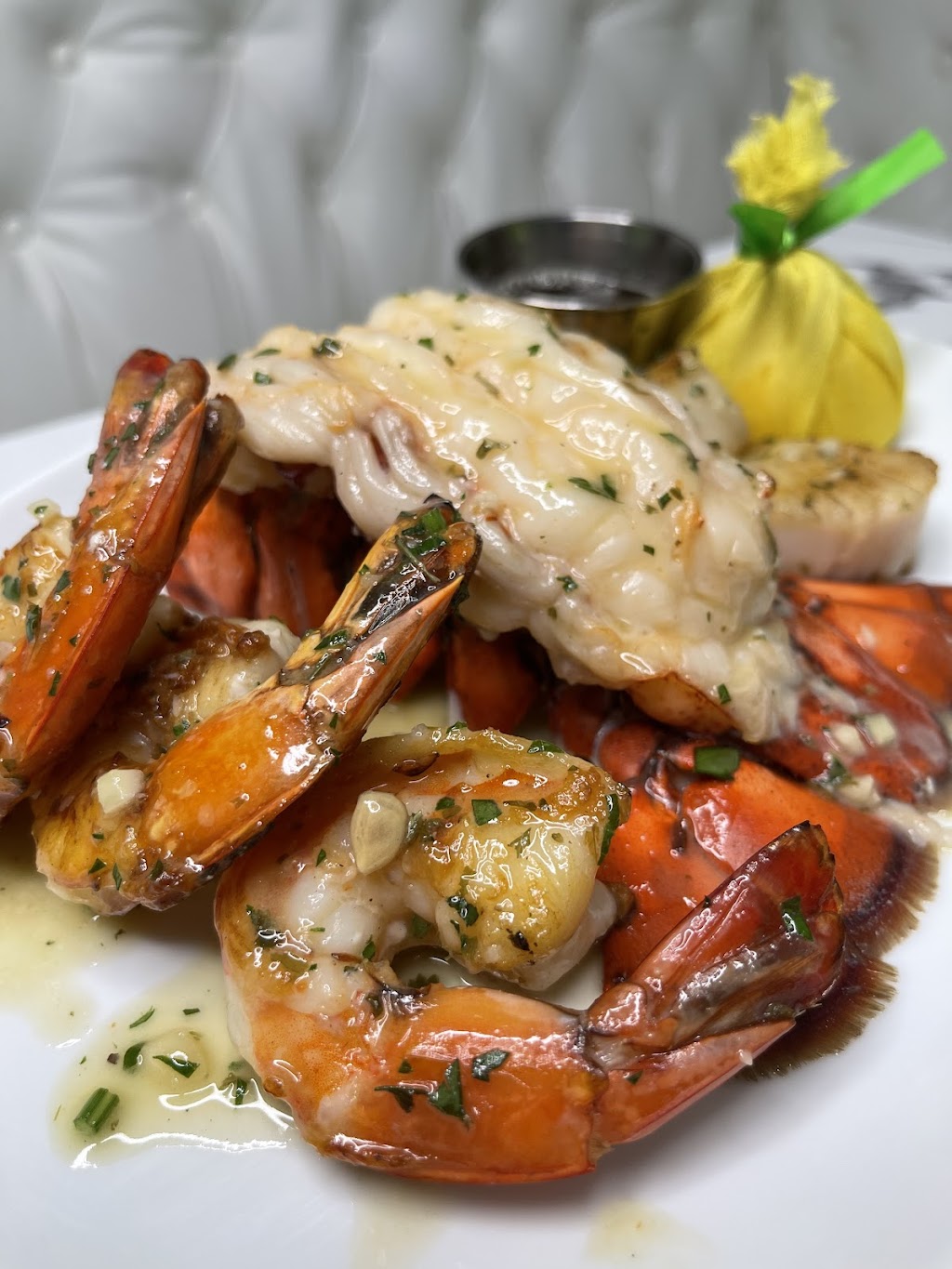 Diamond Hook Restaurant | restaurant | 1450 W Webster Ave, Chicago, IL 60614, USA | 7736879057 OR +1 773-687-9057