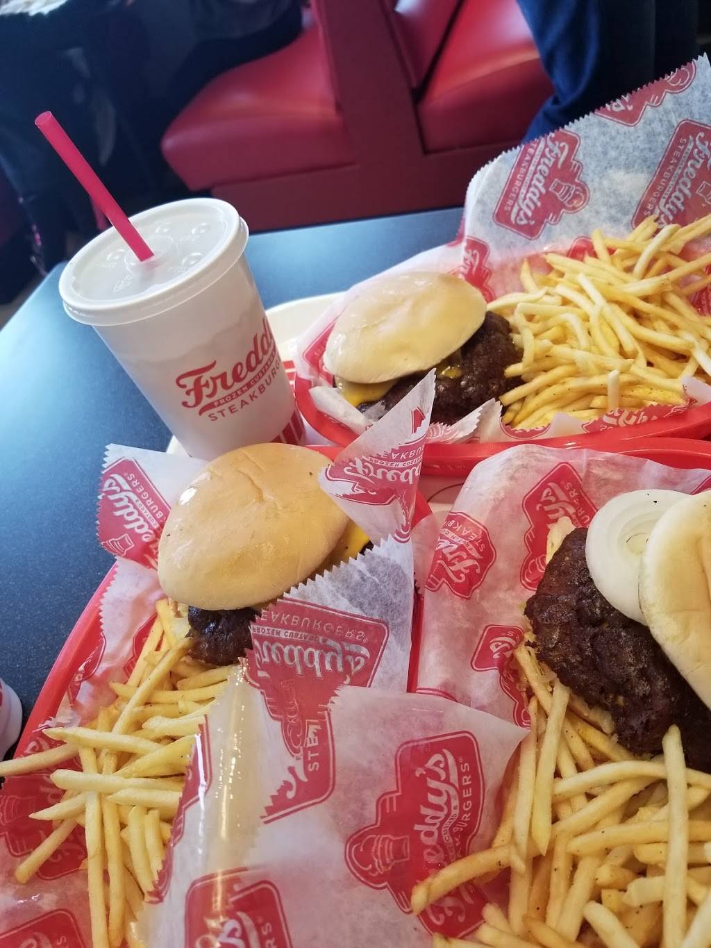 Freddys Frozen Custard & Steakburgers | restaurant | 1906 Fayetteville Rd, Van Buren, AR 72956, USA | 4799222070 OR +1 479-922-2070