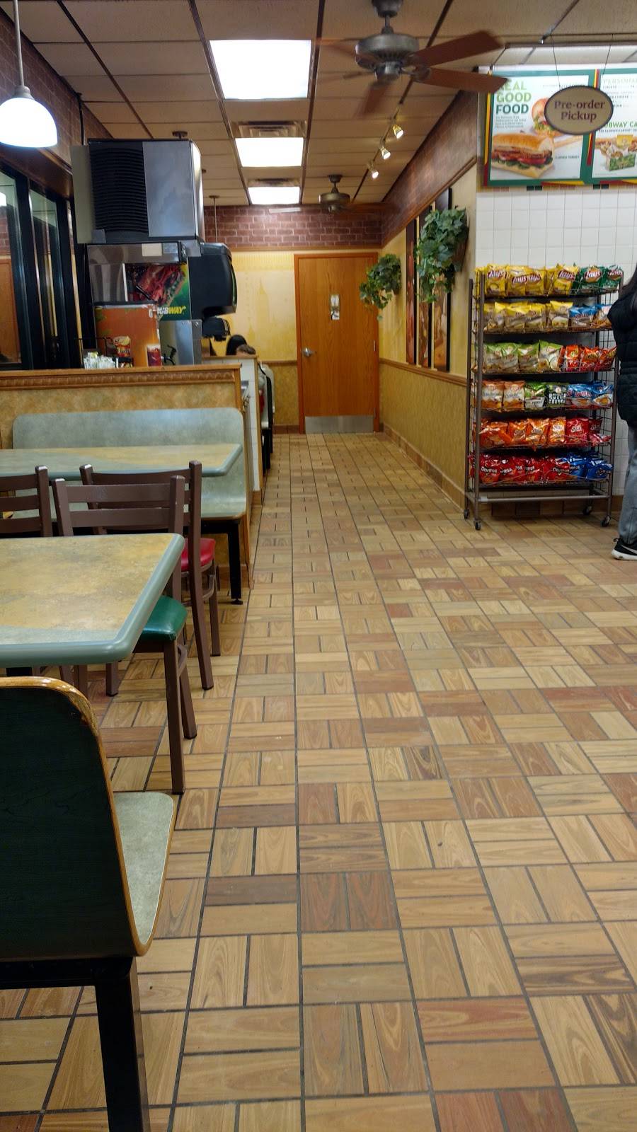 Subway | restaurant | 348 W 6th St, St Charles, MN 55972, USA | 5079323101 OR +1 507-932-3101