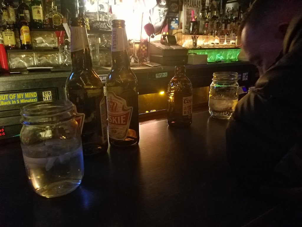 Kellys Bar Hamtramck | restaurant | 2403 Holbrook Ave, Hamtramck, MI 48212, USA | 3138889101 OR +1 313-888-9101