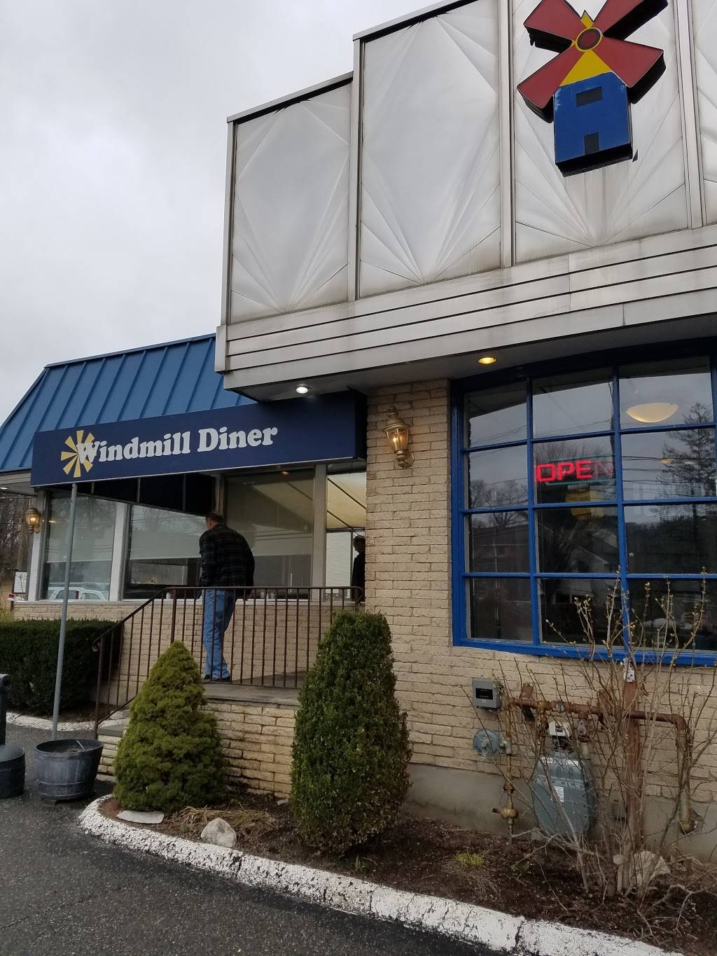 Windmill Diner | meal takeaway | 245 Danbury Rd, New Milford, CT 06776, USA | 8603541218 OR +1 860-354-1218