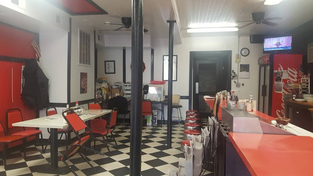 Brunettis Luncheonette | restaurant | 619 Center St, Wallingford, CT 06492, USA | 2032659208 OR +1 203-265-9208