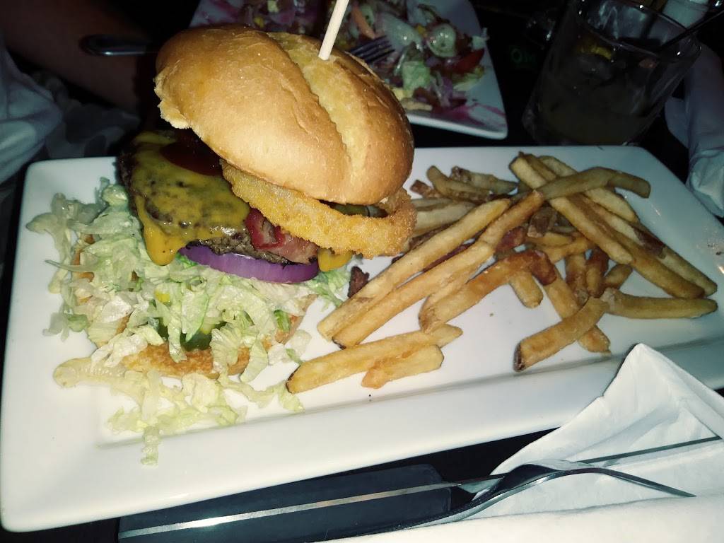 Ruby Tuesday | restaurant | 470 Lewis Ave, Meriden, CT 06450, USA | 2036301703 OR +1 203-630-1703