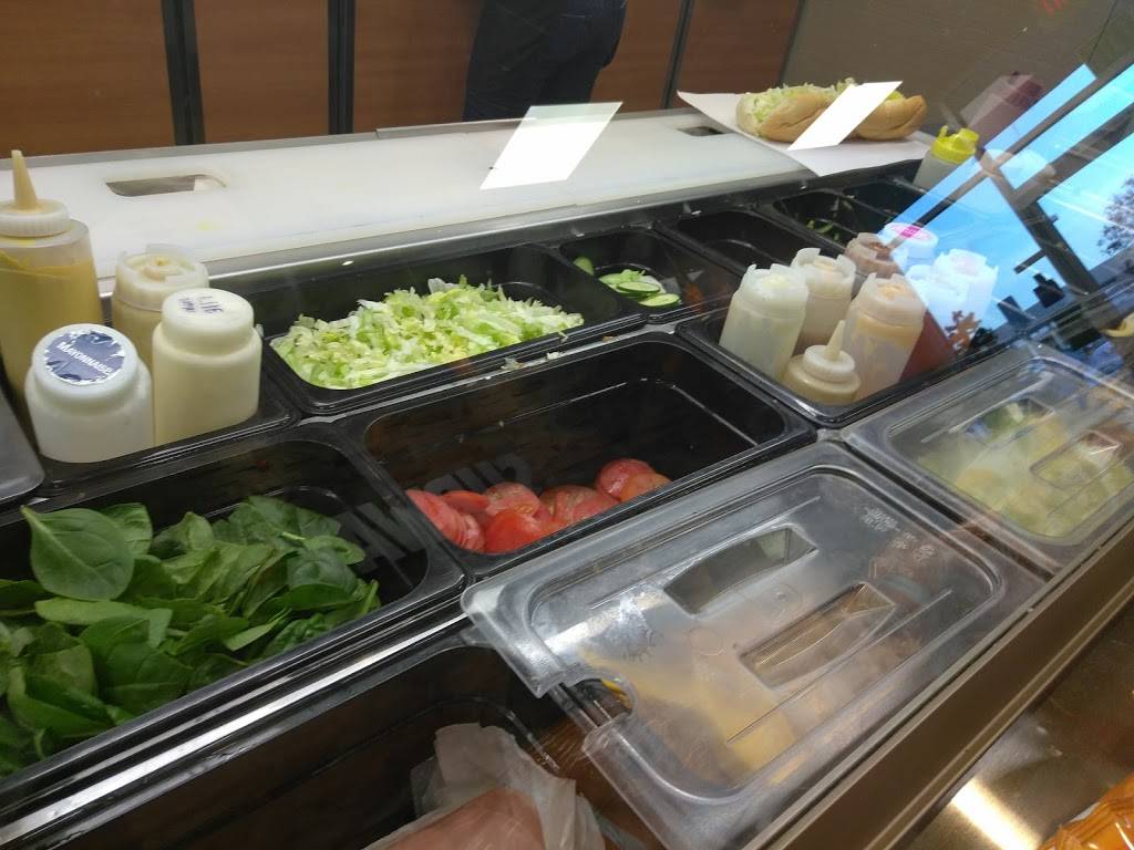 Subway Restaurants | restaurant | Suite 2, Door 3, 2828 Country Club Blvd, Stockton, CA 95204, USA | 2094513985 OR +1 209-451-3985