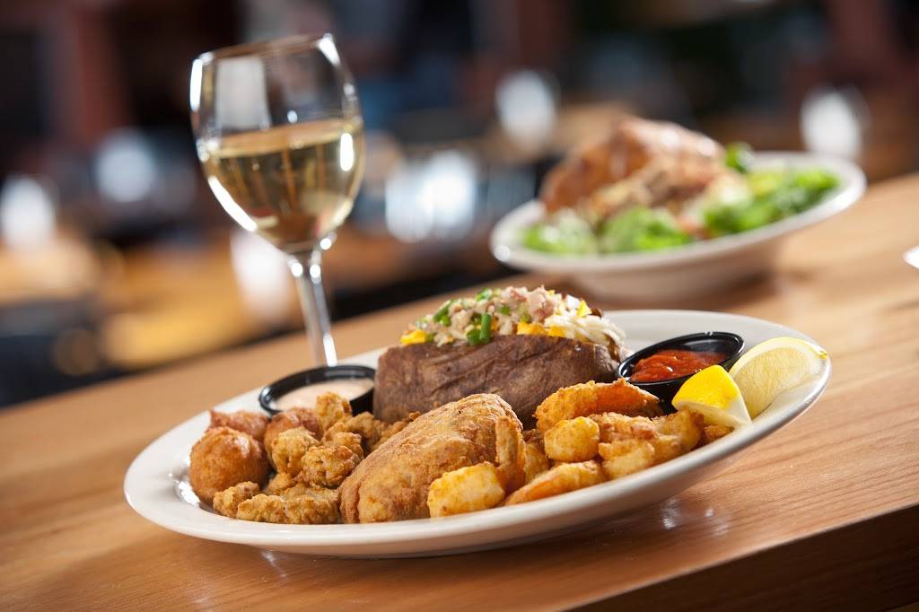 Boundary House Restaurant | restaurant | 1045 River Rd, Calabash, NC 28467, USA | 9105798888 OR +1 910-579-8888