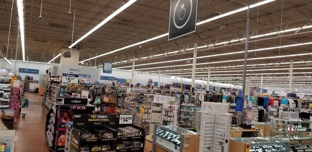 Rayzor Ranch Town Center | shopping mall | 2907 W University Dr, Denton, TX 76201, USA | 5018215552 OR +1 501-821-5552