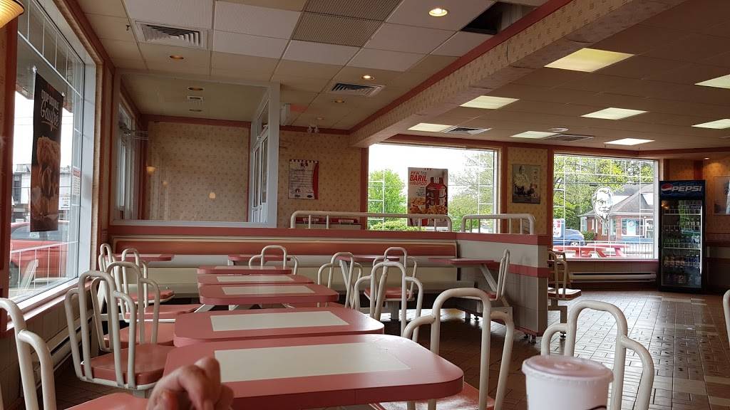 PFK | meal takeaway | 703 Rue Principale, Granby, QC J2G 2Y5, Canada | 4503784366 OR +1 450-378-4366