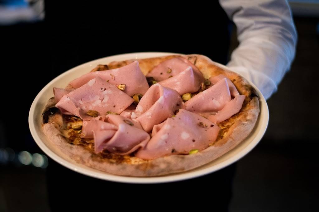 The Kings Plate | restaurant | 1700 King Rd, King City, ON L7B 0N1, Canada | 9058333328 OR +1 905-833-3328