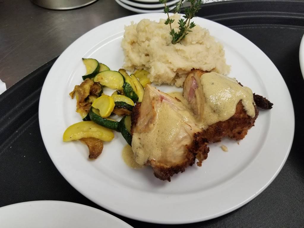 Giorgios | restaurant | 253 E Stuart Ave, Lake Wales, FL 33853, USA | 8636764330 OR +1 863-676-4330