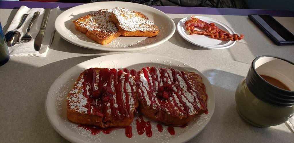 Janie’s Riverview Cafe | restaurant | 1106 W Front St, Buffalo, IA 52728, USA | 5633811555 OR +1 563-381-1555