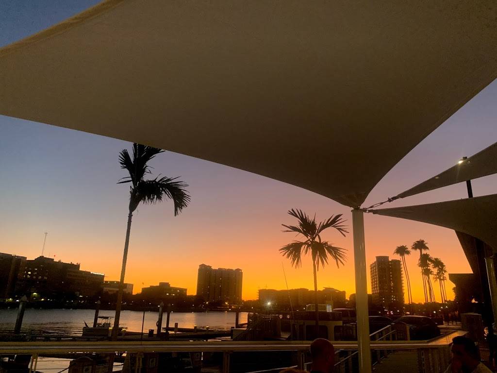 Big Ray’s Fish Camp Riverwalk | restaurant | 333 S Franklin St, Tampa, FL 33602, USA | 8132747778 OR +1 813-274-7778