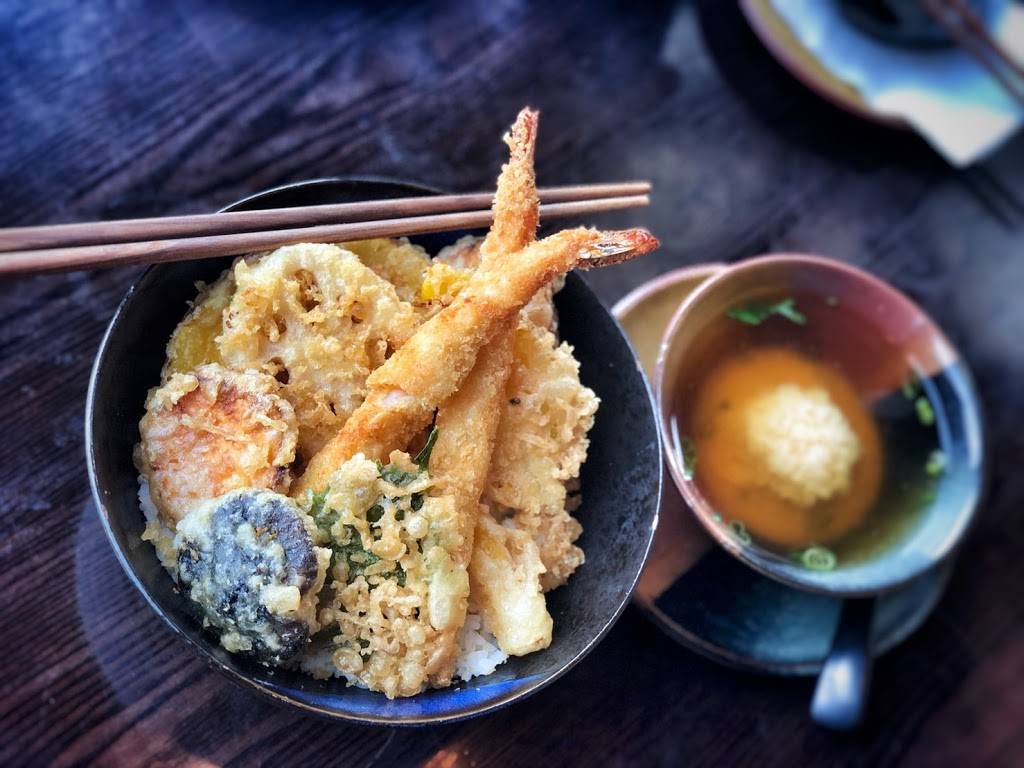 Seadog Sushi Bar | restaurant | 3344, 1500 W Division St, Chicago, IL 60642, USA | 7732358100 OR +1 773-235-8100