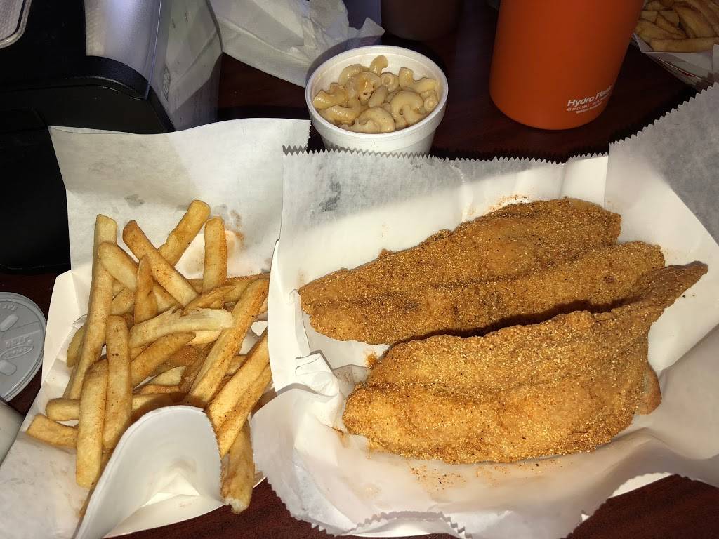 Trinas Place | restaurant | 4611 Peoria St, Denver, CO 80239, USA | 3039540372 OR +1 303-954-0372