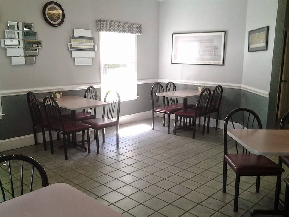 Saras Big Apple | restaurant | 1150 Broad Creek Rd, New Bern, NC 28560, USA | 2526362555 OR +1 252-636-2555