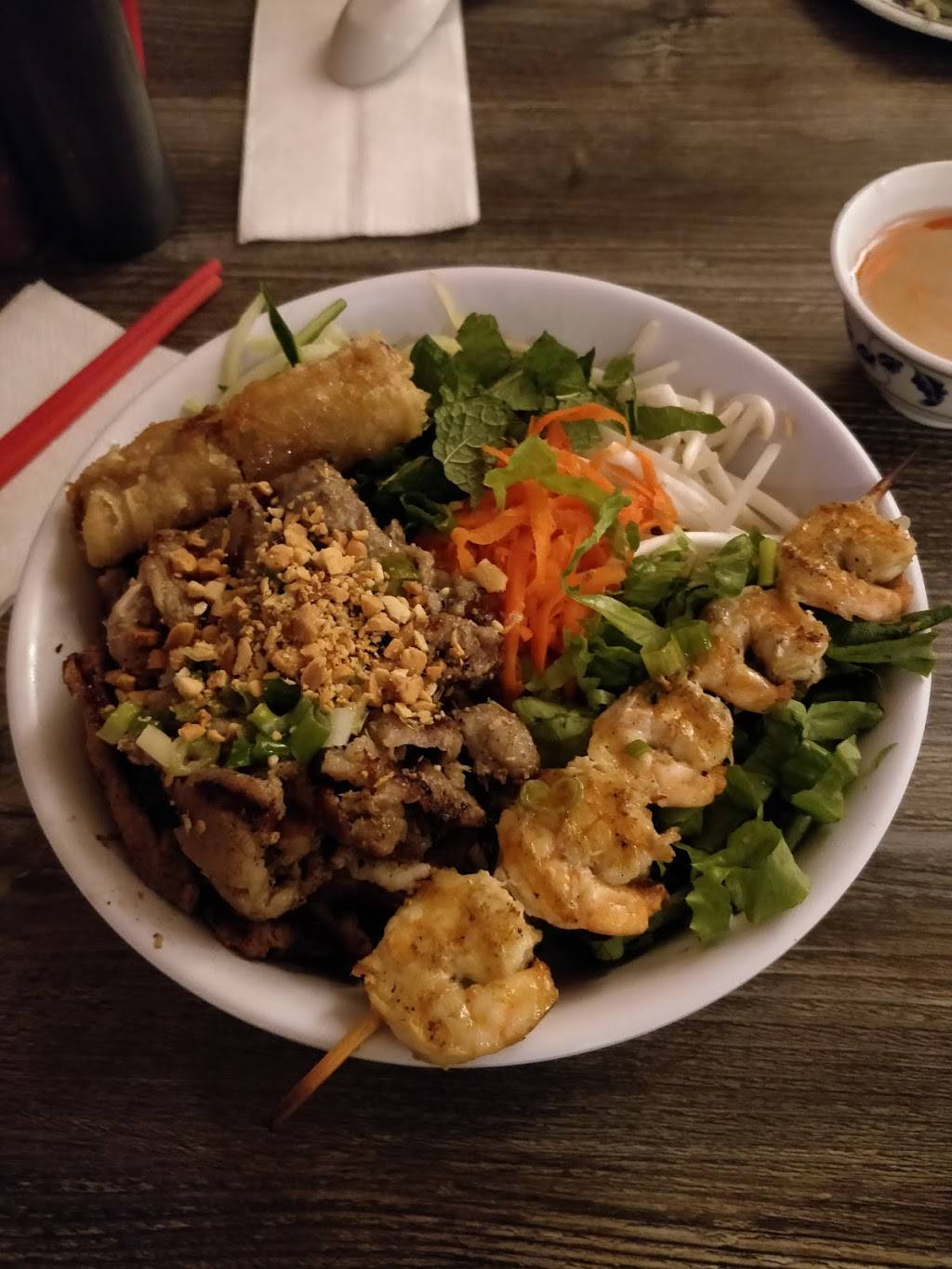 Le Saigon | restaurant | 11611 Santa Monica Blvd, Los Angeles, CA 90025, USA | 3103122929 OR +1 310-312-2929