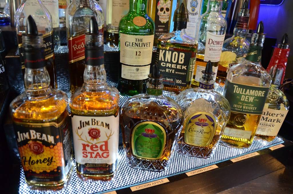 Zachs on Tap | restaurant | 12231 S Harlem Ave, Palos Heights, IL 60463, USA | 7083611226 OR +1 708-361-1226