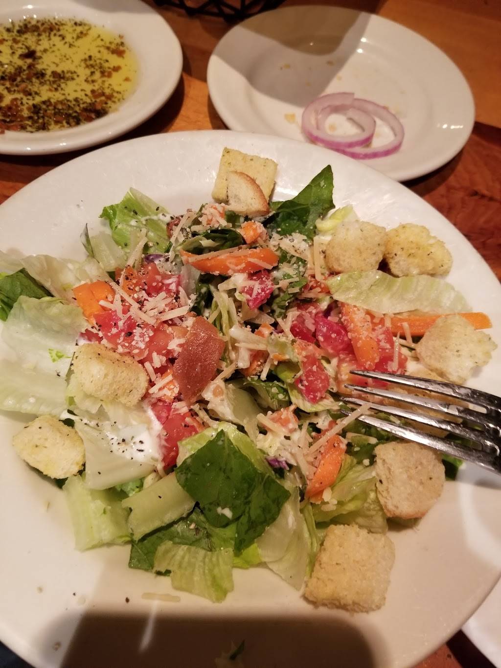 Johnny’s Italian-American Tavern by Carino’s | restaurant | 231 SW Loop 410, San Antonio, TX 78245, USA | 2106477705 OR +1 210-647-7705