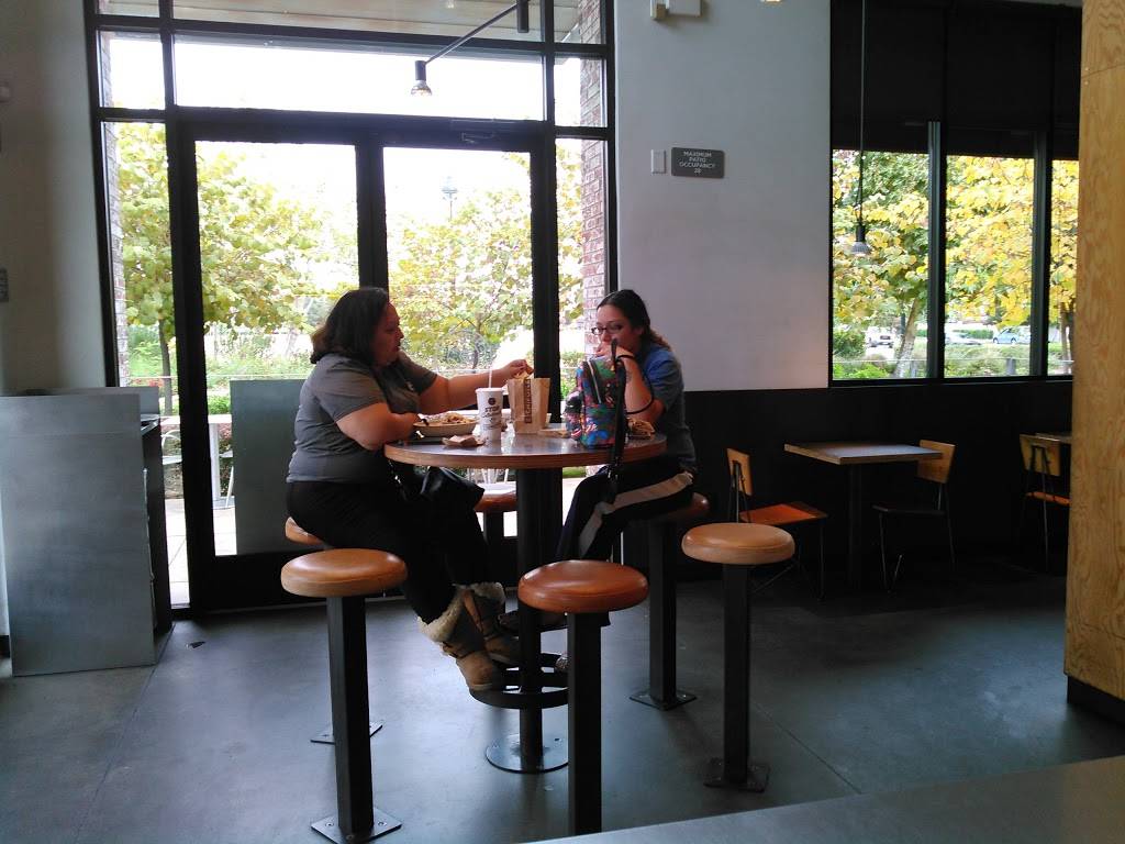 Chipotle Mexican Grill | restaurant | 10510 Stockdale Hwy, Bakersfield, CA 93311, USA | 6616639329 OR +1 661-663-9329